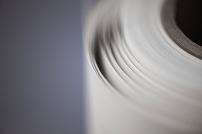 Papier kraft (brun, recyclé et blanc) disponible en 60-200 g/m².