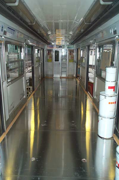 Rame de métro avec panneaux de sol en aluminium Alfipa.